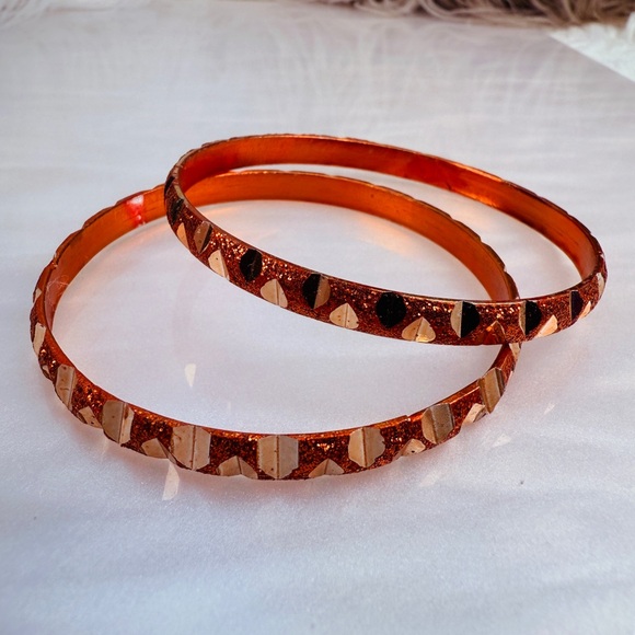 Beautiful set of 2 small bangle bracelets - Picture 4 of 9